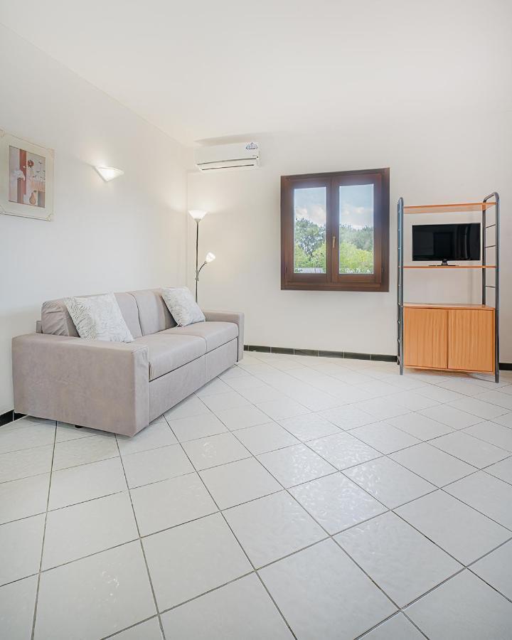Ambra Holiday Rooms San Teodoro  Bagian luar foto