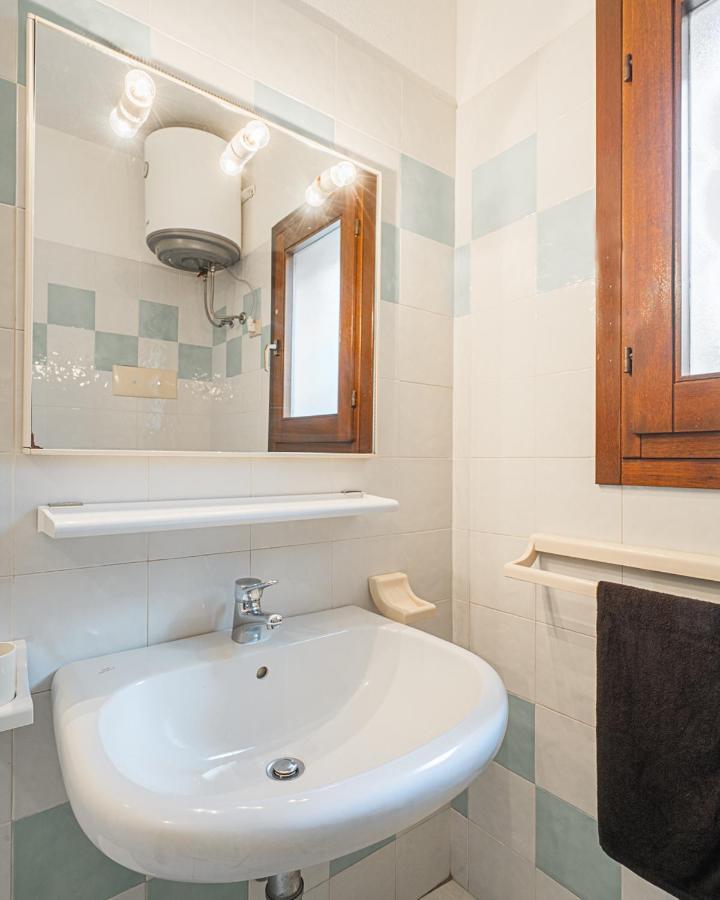Ambra Holiday Rooms San Teodoro  Bagian luar foto