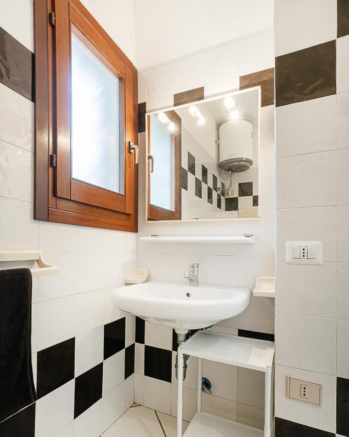 Ambra Holiday Rooms San Teodoro  Bagian luar foto