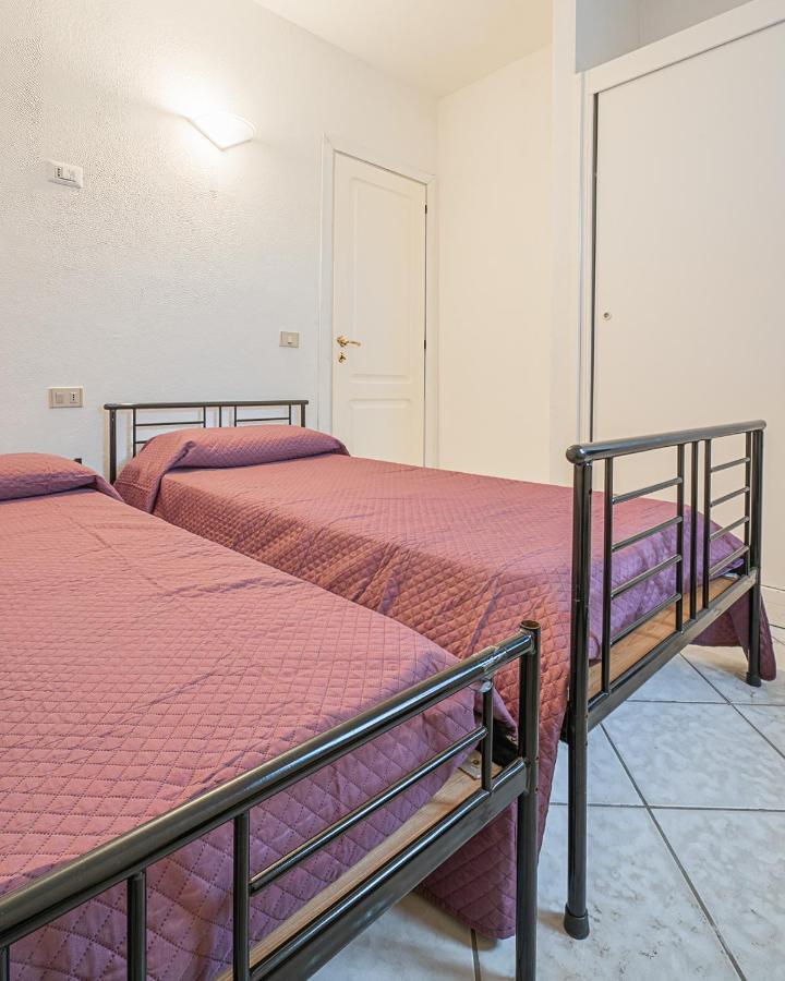 Ambra Holiday Rooms San Teodoro  Bagian luar foto